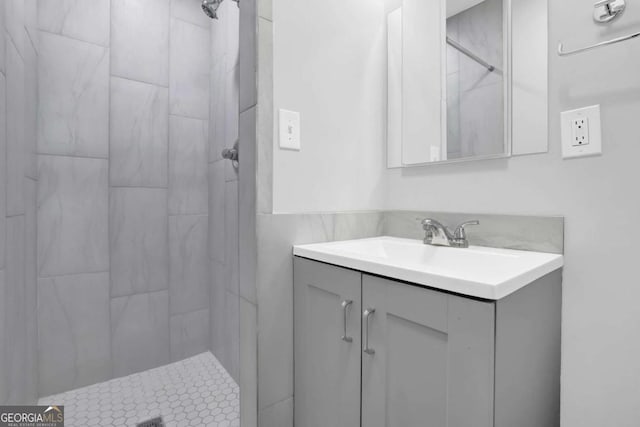 1093 Lanier Dr SW, Marietta, GA 30060 - full bathroom featuring tiled shower and vanity