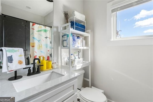 full bathroom featuring toilet, vanity, and a shower with curtain
