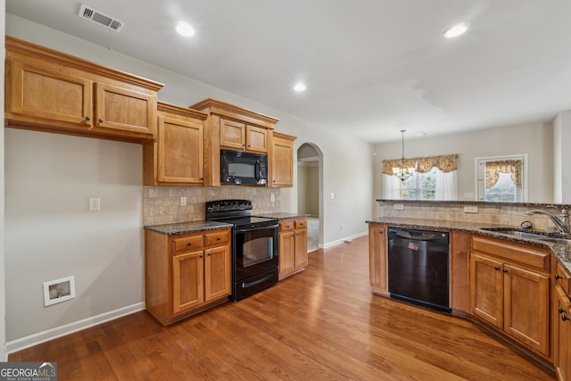 kitchen featuring black appliances, a sink, a chandelier, decorative backsplash, and recessed lighting