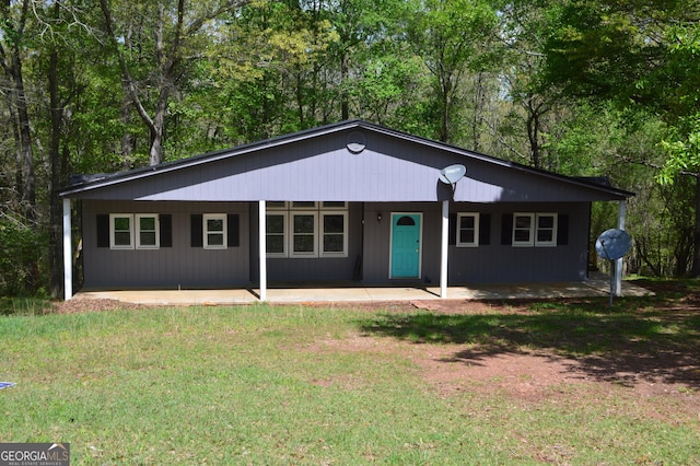 66 Topaz Ln, Royston, GA 30662 - single story home featuring a front yard