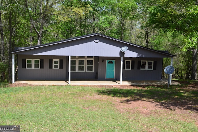 66 Topaz Ln, Royston, GA 30662 - single story home with a front yard