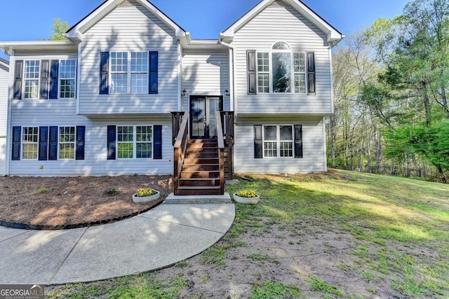 split foyer home with a front yard