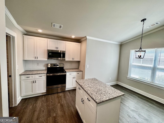 1037 E Doyle St, Toccoa, GA 30577 - kitchen with stainless steel appliances, crown molding, dark wood-style flooring, backsplash, and white cabinets