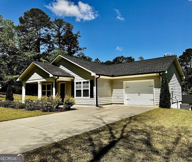 1037 E Doyle St, Toccoa, GA 30577 - single story home featuring an attached garage, concrete driveway, roof with shingles, and a front lawn