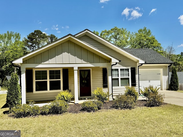 1037 E Doyle St, Toccoa, GA 30577 - view of front of property featuring a garage, board and batten siding, a front yard, and driveway