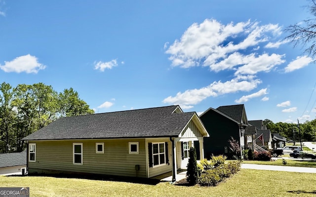 1037 E Doyle St, Toccoa, GA 30577 - view of side of home featuring a lawn and board and batten siding