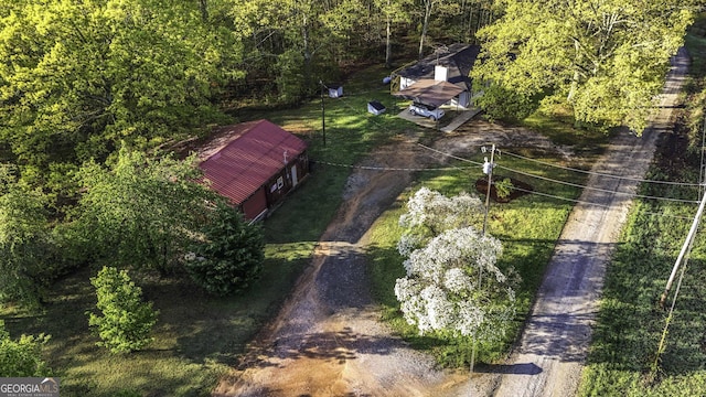 bird's eye view featuring a wooded view