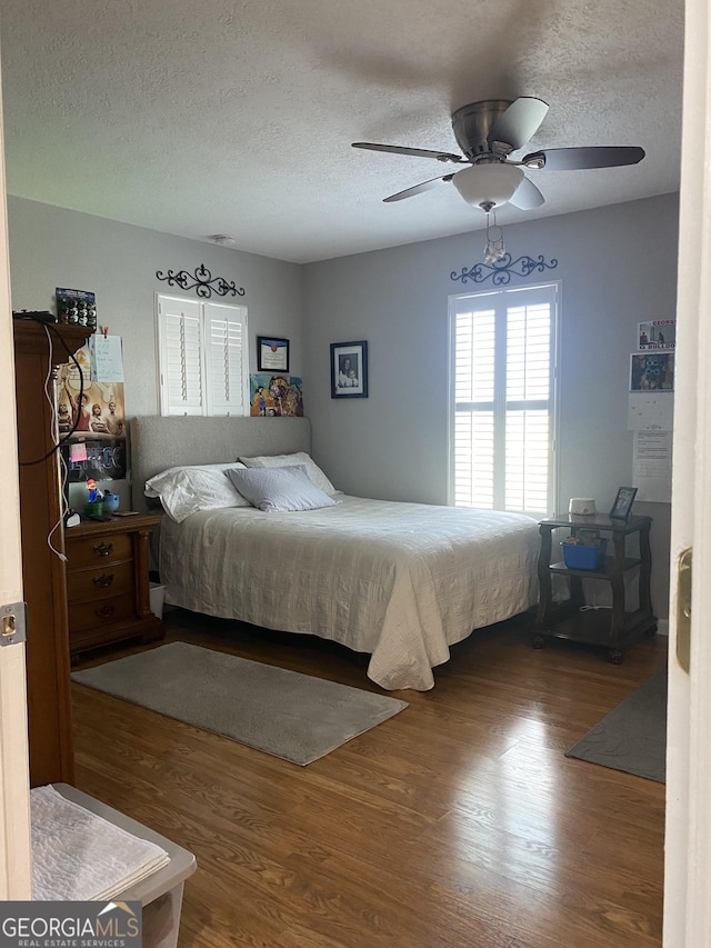 75 Ellis Jones Ln, Baxley, GA 31513 - bedroom with a ceiling fan, wood finished floors, and a textured ceiling