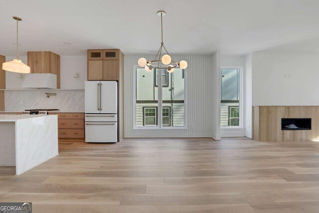 644 Glendale Rd, Scottdale, GA 30079 - kitchen featuring a chandelier, freestanding refrigerator, backsplash, and light wood finished floors