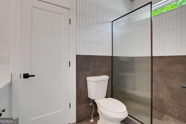 644 Glendale Rd, Scottdale, GA 30079 - bathroom featuring toilet and a walk in shower