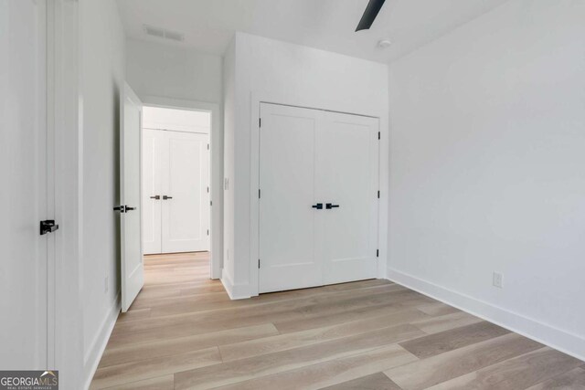 644 Glendale Rd, Scottdale, GA 30079 - unfurnished bedroom featuring light wood-style flooring, a closet, a ceiling fan, visible vents, and baseboards