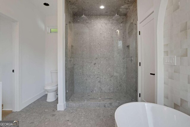 644 Glendale Rd, Scottdale, GA 30079 - full bath with toilet, a stall shower, a soaking tub, baseboards, and recessed lighting