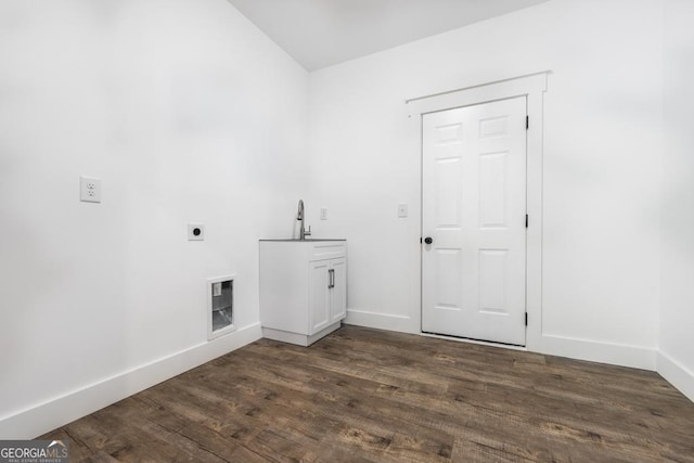 clothes washing area with baseboards, dark wood-type flooring, a sink, hookup for an electric dryer, and cabinet space