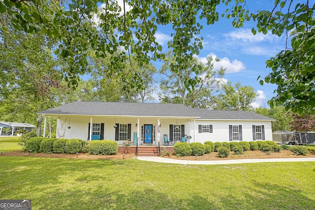 126 Patrick St, Swainsboro, GA 30401 - ranch-style house with a porch and a front lawn