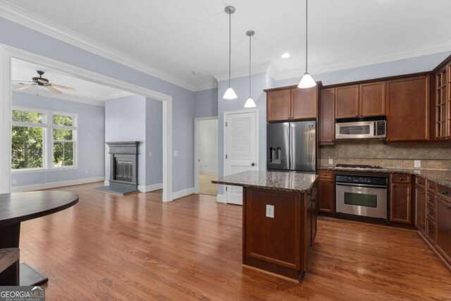 11 Perimeter Ctr E Unit 1404, Atlanta, GA 30346 - kitchen with stainless steel appliances, a kitchen island, open floor plan, backsplash, and dark wood-style flooring