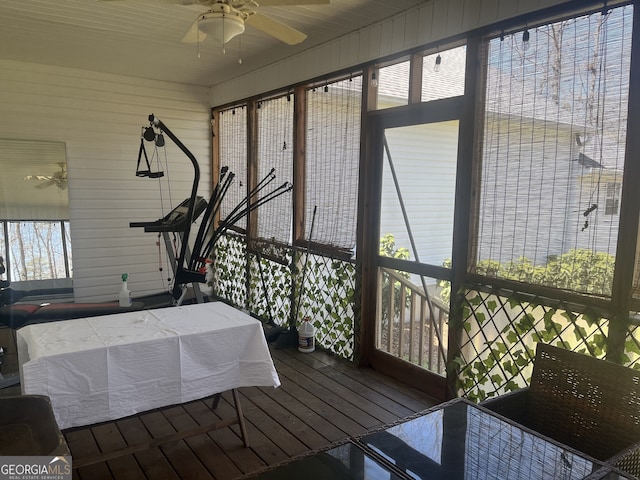 sunroom featuring a ceiling fan