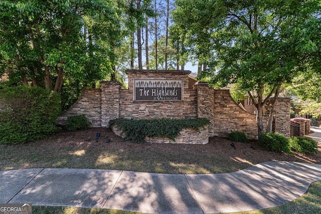 view of community / neighborhood sign