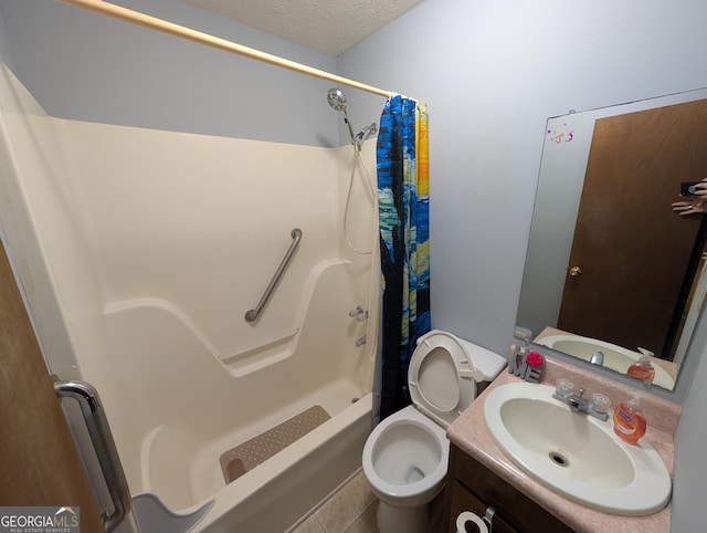 408 Railroad Ave, East Dublin, GA 31027 - full bathroom featuring toilet, curtained shower, vanity, tile patterned floors, and a textured ceiling