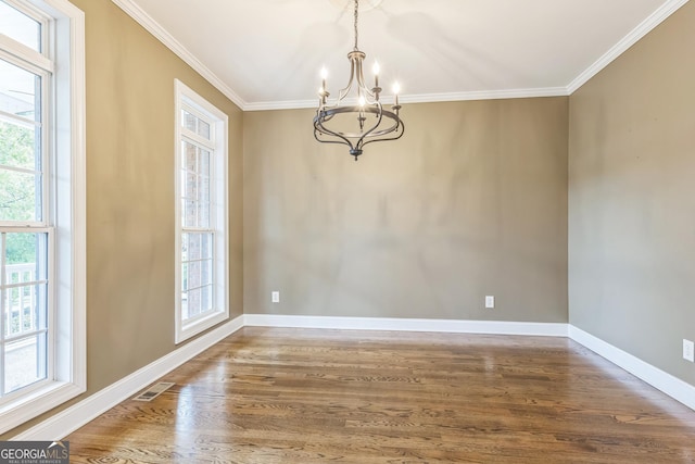 unfurnished room with an inviting chandelier, visible vents, plenty of natural light, and crown molding