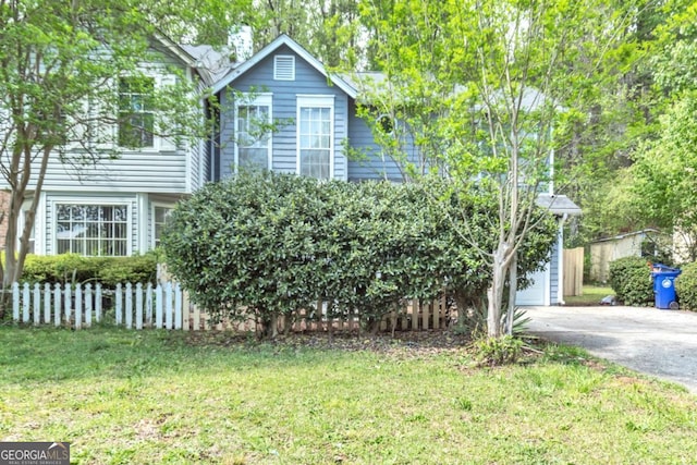 2998 Kenville Ln, Decatur, GA 30034 - view of front of house featuring driveway, fence, and a front lawn