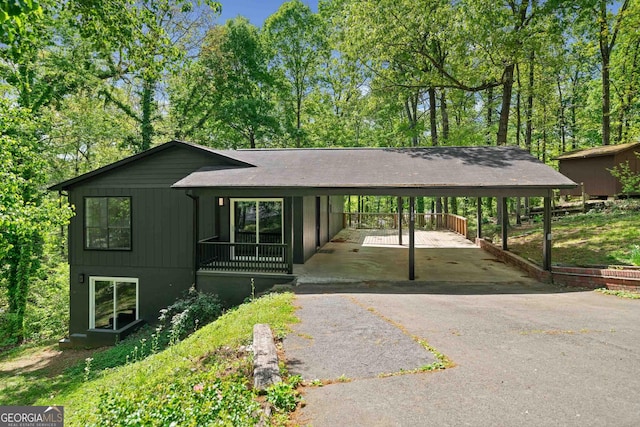 view of front of house with aphalt driveway