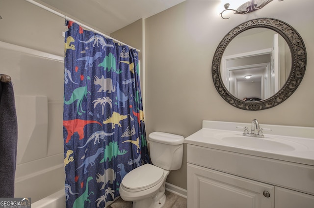 bathroom with shower / bathtub combination with curtain, vanity, baseboards, and toilet