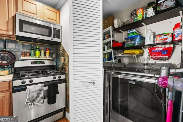 kitchen featuring separate washer and dryer, light countertops, backsplash, and stainless steel appliances