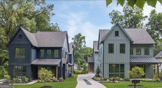 exterior space featuring a yard