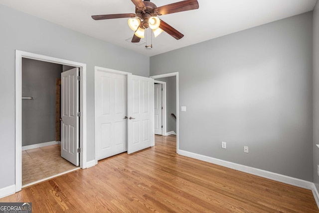 unfurnished bedroom featuring baseboards, a ceiling fan, and light wood-style floors