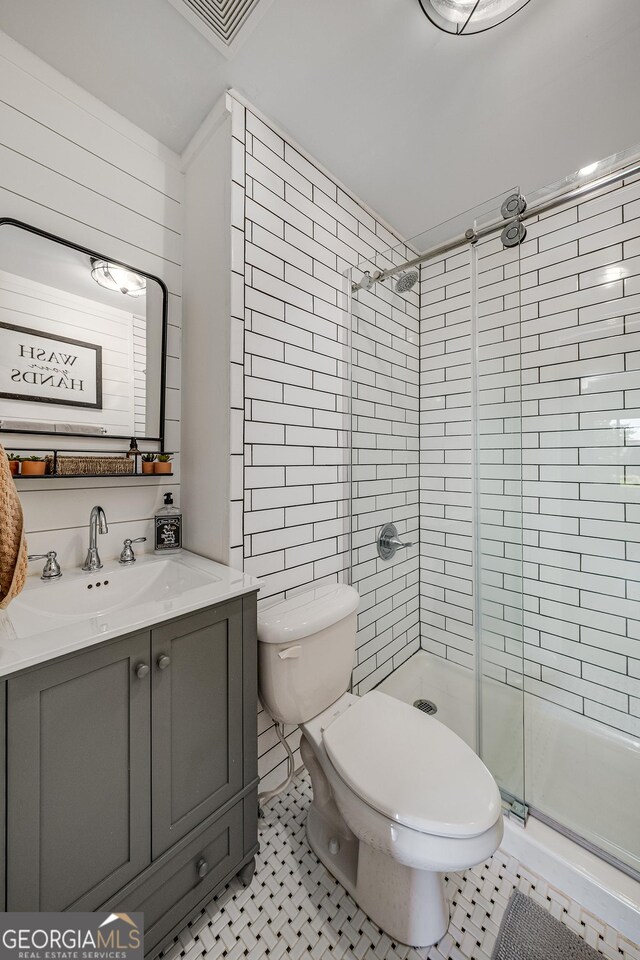 16080 Freemanville Rd, Alpharetta, GA 30004 - bedroom featuring light colored carpet, a chandelier, and baseboards