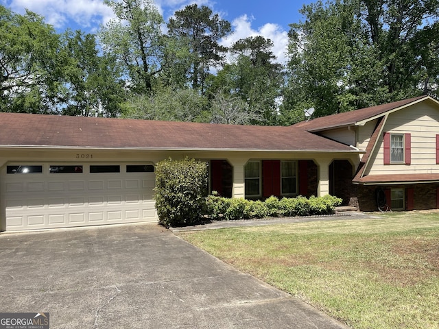 3021 Tiffin Cir, Macon, GA 31204 - tri-level home with driveway, a garage, and a front yard