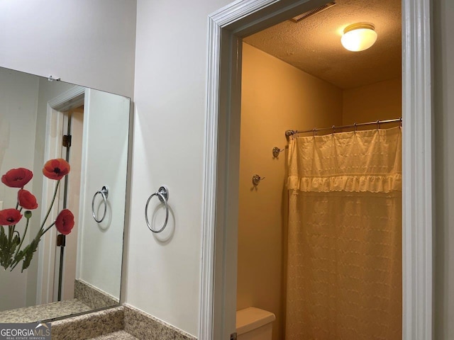 3021 Tiffin Cir, Macon, GA 31204 - bathroom featuring a shower with curtain, visible vents, and toilet