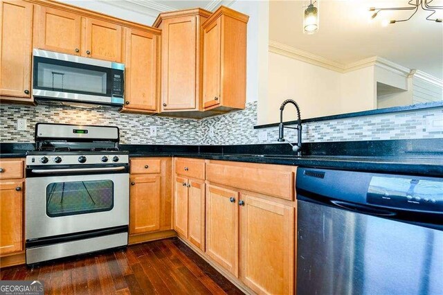 5749 Pine Oak Dr, Peachtree Corners, GA 30092 - kitchen with dark wood-style flooring, crown molding, dark countertops, decorative backsplash, and stainless steel appliances
