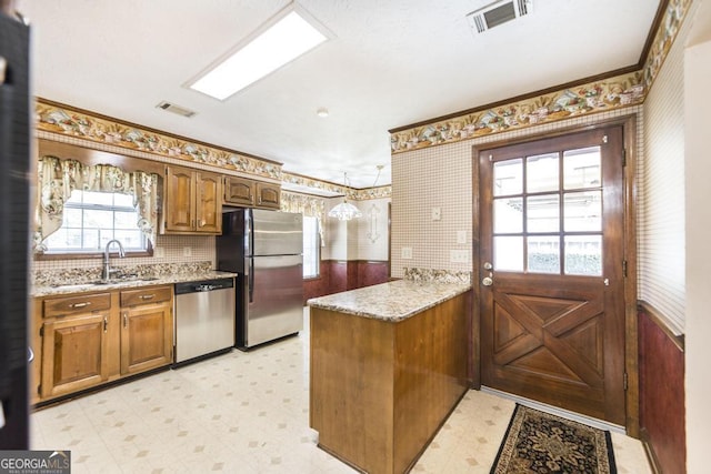 2237 W Elm St, Wrightsville, GA 31096 - kitchen featuring a peninsula, a sink, visible vents, light floors, and appliances with stainless steel finishes
