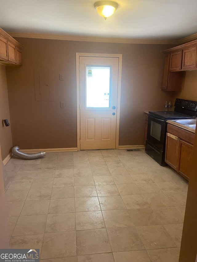 washroom featuring crown molding, visible vents, baseboards, and laundry area