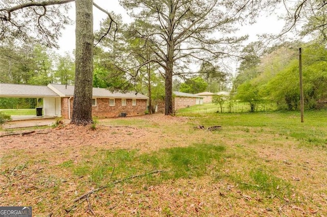 view of yard featuring a carport