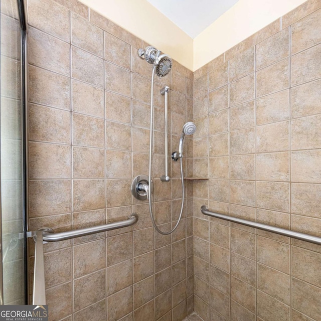 full bathroom featuring a stall shower