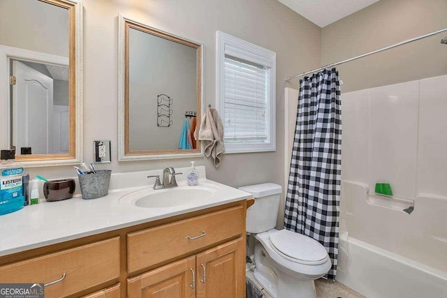 145 Spring Lake Cir, Brunswick, GA 31525 - full bathroom with shower / tub combo with curtain, vanity, and toilet