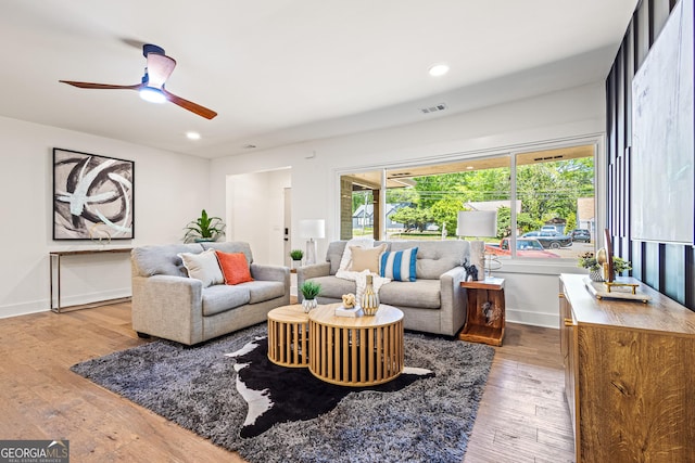 living area with baseboards, visible vents, recessed lighting, wood finished floors, and ceiling fan