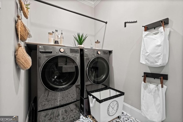 laundry room with washer and clothes dryer, laundry area, and baseboards