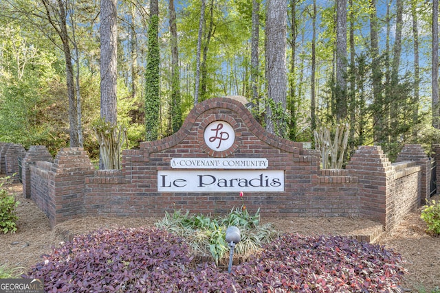 view of community / neighborhood sign