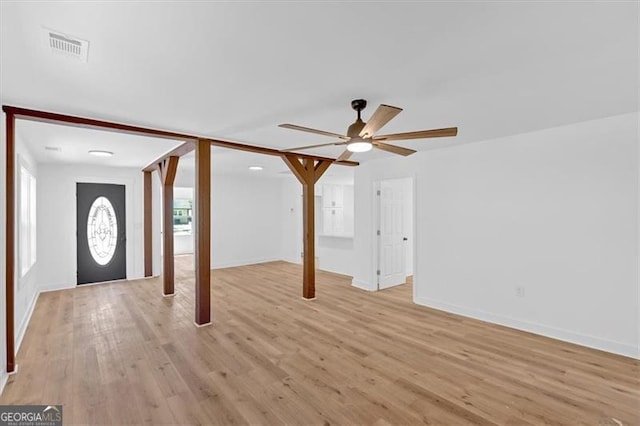 foyer entrance with light wood-style floors, baseboards, a ceiling fan, and visible vents