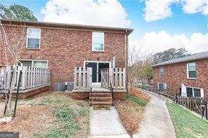5672 Kingsport Dr Unit 4, Atlanta, GA 30342 - view of front of property