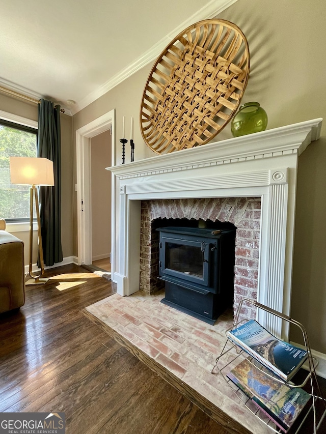 detailed view of baseboards, crown molding, a wood stove, and wood finished floors