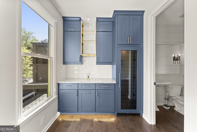 763 Hamilton Cir SE, Atlanta, GA 30312 - bar with tasteful backsplash, baseboards, and dark wood finished floors
