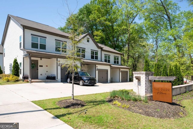 view of front facade featuring a garage and driveway