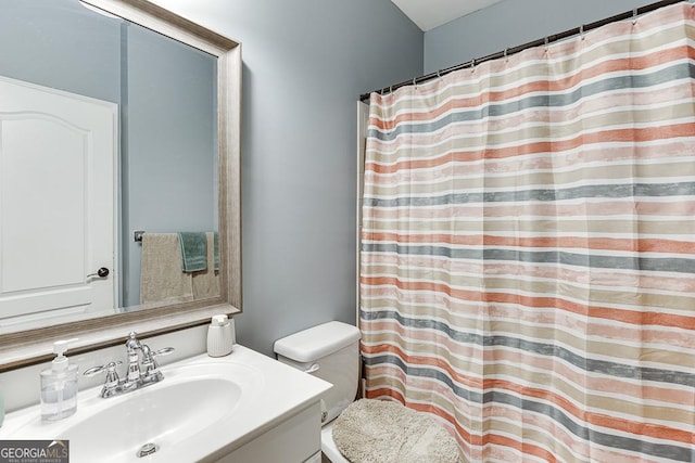 full bath featuring toilet, curtained shower, and vanity