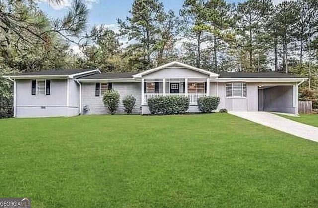 659 Country Club Rd, Newnan, GA 30263 - single story home featuring a porch, a carport, concrete driveway, and a front yard