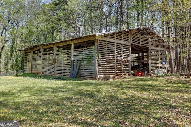 view of pole building featuring a yard