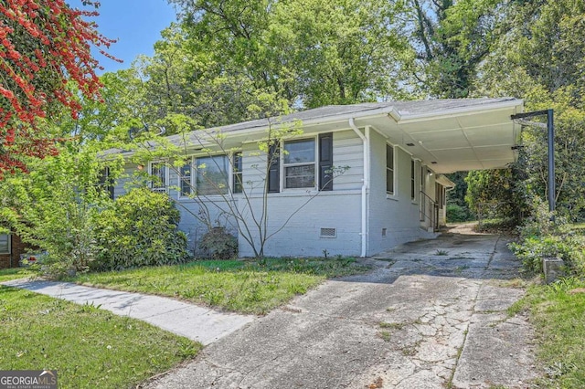 1105 S Parkwood Dr, Forest Park, GA 30297 - view of front of house with an attached carport, aphalt driveway, crawl space, and a front yard